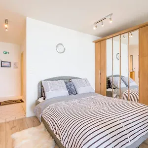 Luxueuze Vakantiestudio Met Zeezicht En Terras In België